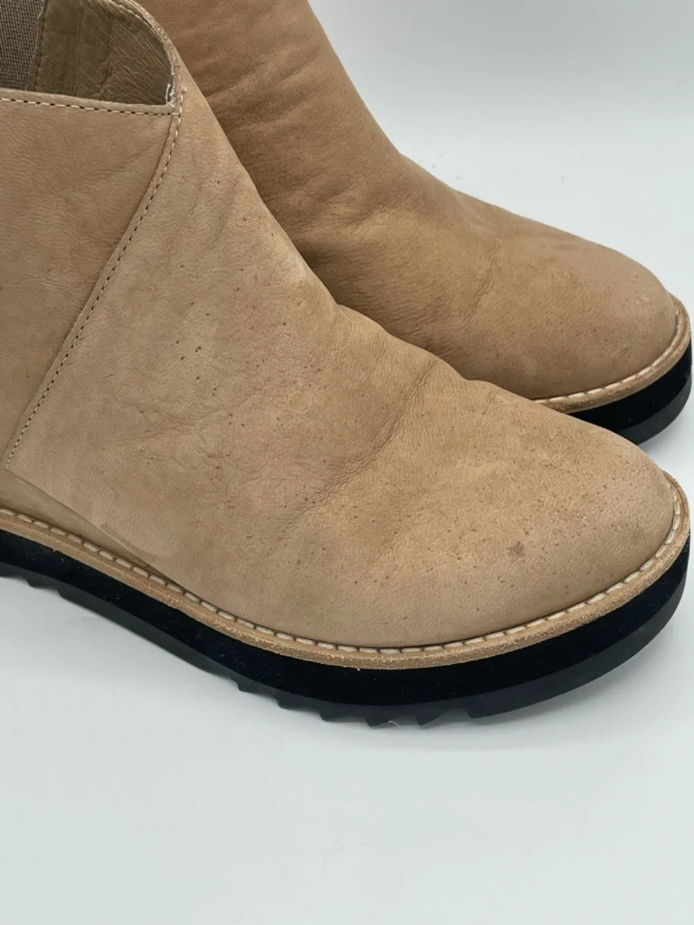 Eileen Fisher Caddy Tan Nubuck Leather Wedge Ankle Booties Size 7M.